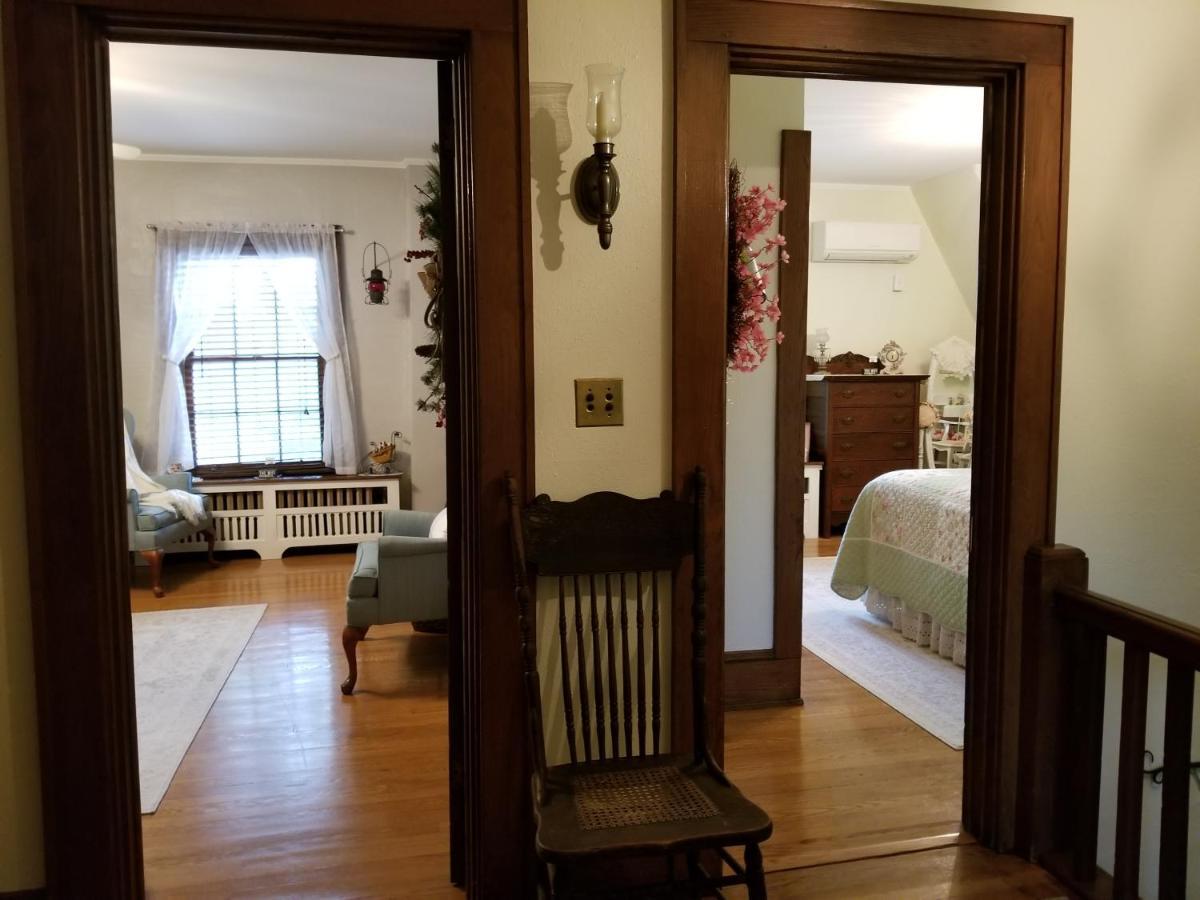Almost Heaven Bed & Breakfast Уейнсвил Екстериор снимка