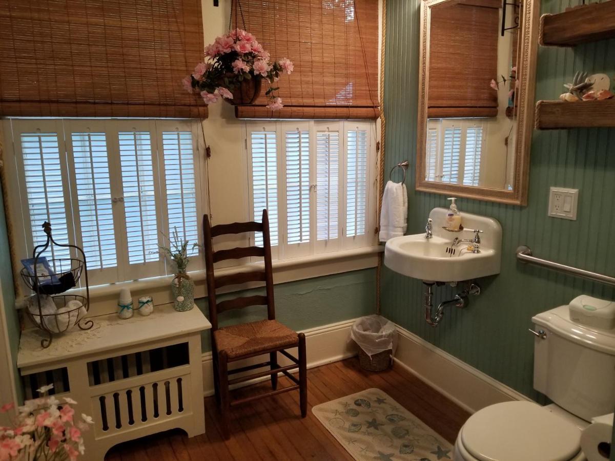 Almost Heaven Bed & Breakfast Уейнсвил Екстериор снимка