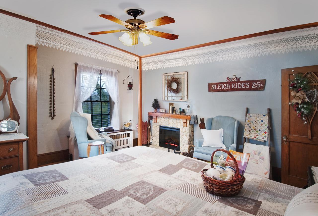Almost Heaven Bed & Breakfast Уейнсвил Екстериор снимка