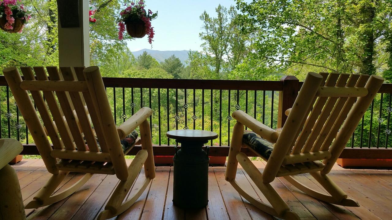 Almost Heaven Bed & Breakfast Уейнсвил Екстериор снимка