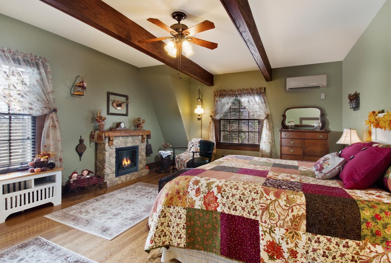 Almost Heaven Bed & Breakfast Уейнсвил Екстериор снимка