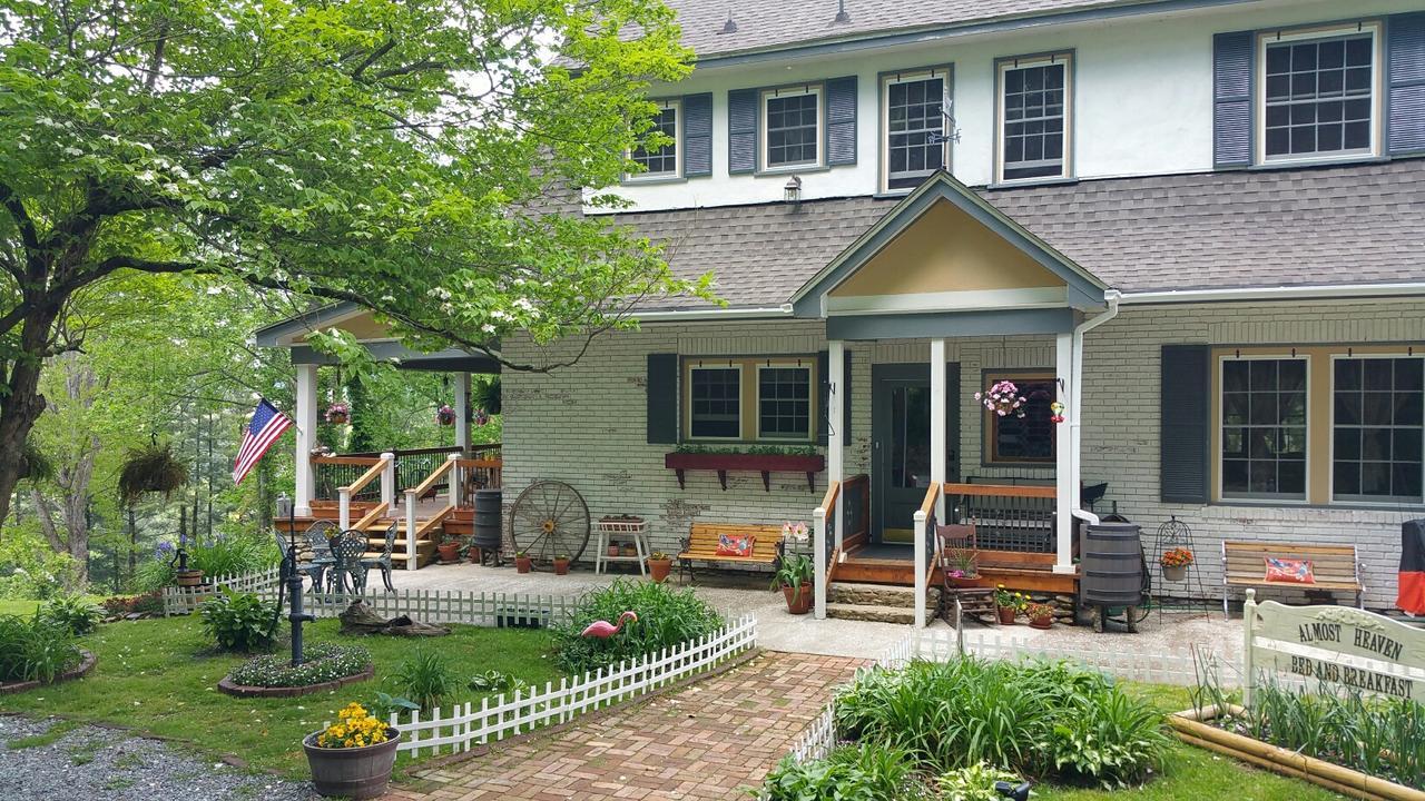 Almost Heaven Bed & Breakfast Уейнсвил Екстериор снимка