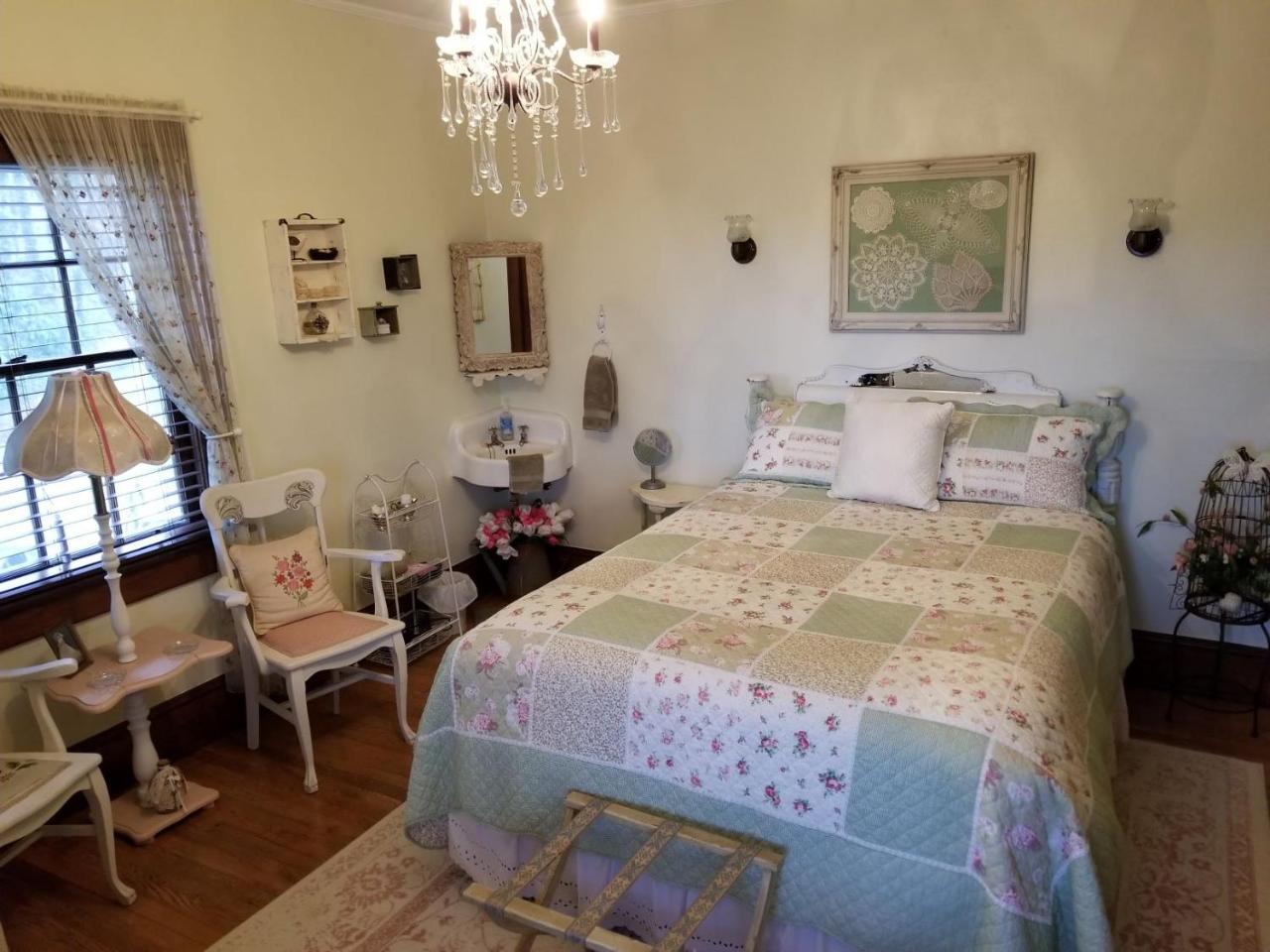 Almost Heaven Bed & Breakfast Уейнсвил Екстериор снимка